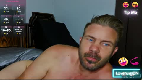 Blue Eyed Handsome Man online show from May 31, 2:09 am