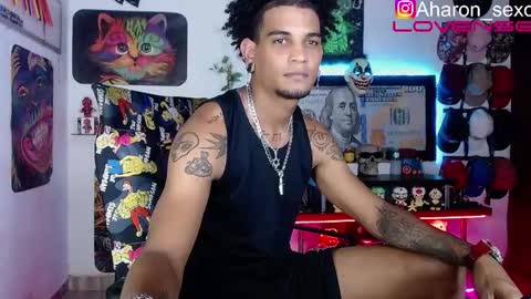 Snapshot of aharon_sexo1 chatting on October 24, 1:24 am Aharon Zamora online show from October 24, 1:24 am