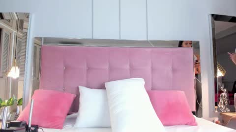 AHINOA online show from December 18, 8:15 pm