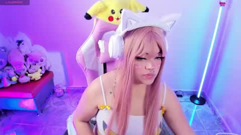 Snapshot of ahri_elderwood chatting on October 5, 4:33 am Ahri help me get to 100 online show from October 5, 4:33 am