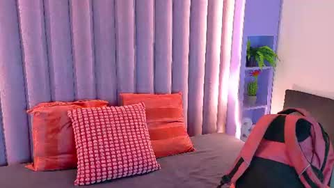 Snapshot of ahslyevans__ chatting on June 13, 7:56 pm AHSLY online show from June 13, 7:56 pm