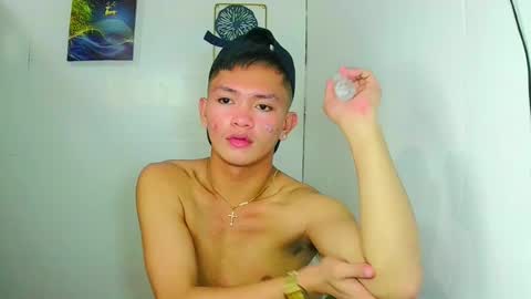 Snapshot of aiden_acexxx chatting on June 29, 10:48 am aiden_acexxx online show from June 29, 10:48 am