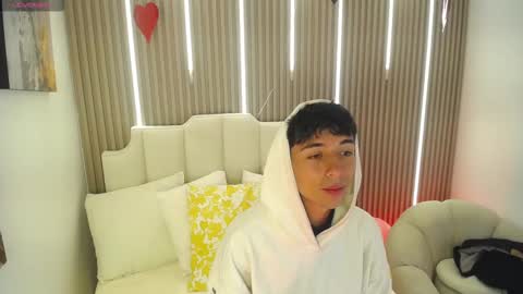 Snapshot of aiden_rivers_ chatting on February 17, 12:23 pm Aiden online show from February 17, 12:23 pm