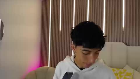 Snapshot of aiden_rivers_ chatting on February 20, 12:49 pm Aiden online show from February 20, 12:49 pm