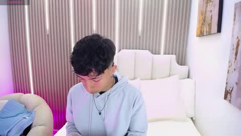 Snapshot of aiden_rivers_ chatting on February 23, 12:24 pm Aiden online show from February 23, 12:24 pm