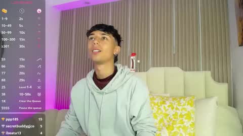 Snapshot of aiden_rivers_ chatting on February 24, 12:25 pm Aiden online show from February 24, 12:25 pm