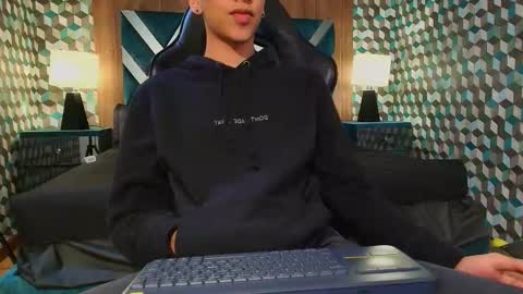 Snapshot of aiden_royce chatting on September 14, 9:36 pm aiden_royce online show from September 14, 9:36 pm