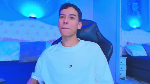 Snapshot of aiden_royce chatting on September 28, 6:30 am aiden_royce online show from September 28, 6:30 am