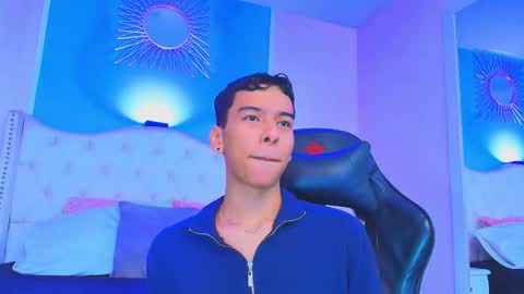 Snapshot of aiden_royce chatting on September 29, 2:27 am aiden_royce online show from September 29, 2:27 am