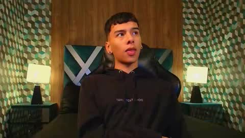 Snapshot of aiden_royce chatting on October 24, 5:48 am aiden_royce online show from October 24, 5:48 am