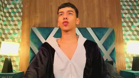 Snapshot of aiden_royce chatting on November 23, 8:41 pm aiden_royce online show from November 23, 8:41 pm