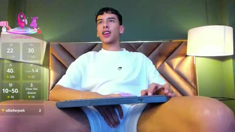 Snapshot of aiden_royce chatting on November 26, 4:46 am aiden_royce online show from November 26, 4:46 am