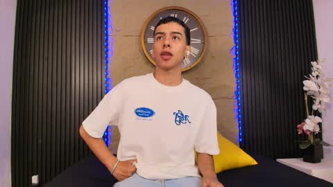 Snapshot of aiden_royce chatting on April 4, 10:18 pm aiden_royce online show from April 4, 10:18 pm