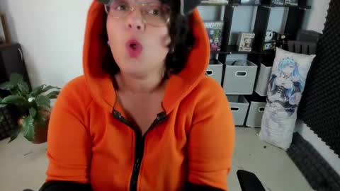 Catalina online show from December 16, 2:16 pm