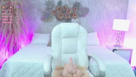 Snapshot of ailee_pons chatting on April 1, 1:52 pm ailee_pons online show from April 1, 1:52 pm