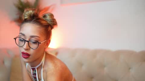  Aileen  online show from October 5, 6:39 pm