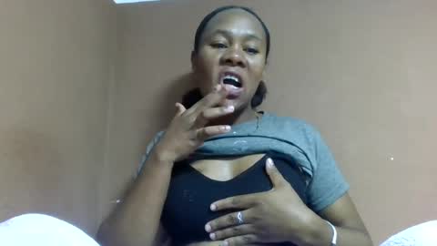 Snapshot of aimee982179 chatting on August 2, 2:32 am aimee982179 online show from August 2, 2:32 am