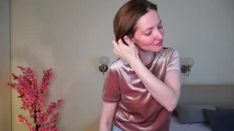 Sofia help me get 50 thumbs up online show from May 10, 6:18 am