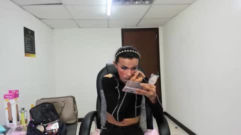 Aisha online show from April 6, 3:15 am