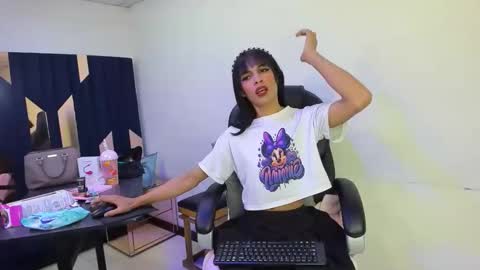 Aisha online show from April 11, 9:24 am