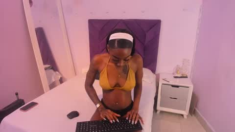 Snapshot of aishalehmann chatting on October 7, 11:40 am aishalehmann online show from October 7, 11:40 am