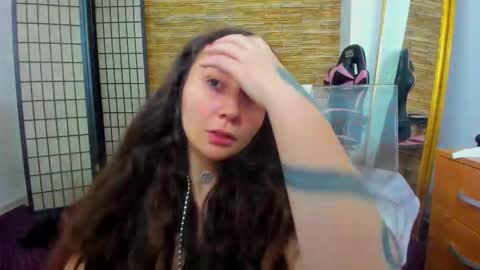 Aisha online show from December 17, 6:08 am