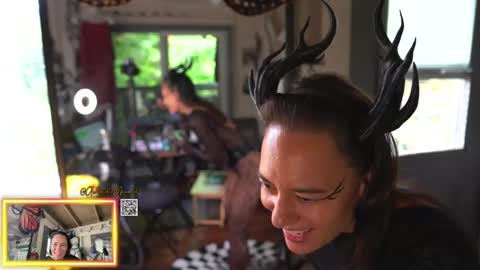 Snapshot of aishathemermaid chatting on March 2, 10:48 pm Aisha the Mermaid online show from March 2, 10:48 pm