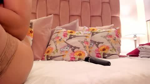 aisha  online show from January 11, 7:19 pm