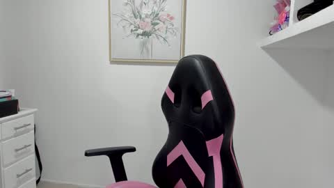 Snapshot of aitana05 chatting on September 22, 6:37 am VALENTINA independent online show from September 22, 6:37 am