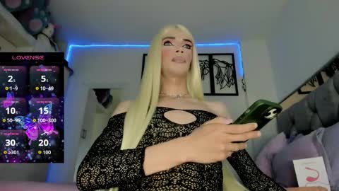 Snapshot of aiunii_jd chatting on February 24, 12:41 am aiunii online show from February 24, 12:41 am