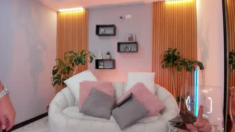 Snapshot of aixa_charless chatting on February 22, 11:31 am Aixa online show from February 22, 11:31 am