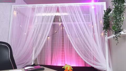 Snapshot of akame_s chatting on October 13, 8:42 pm             online show from October 13, 8:42 pm