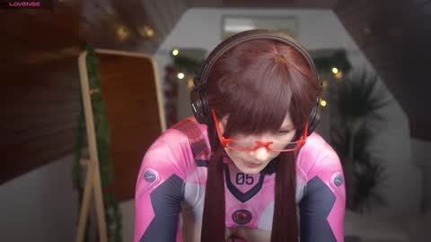 Snapshot of akaneiro_demon chatting on December 20, 10:05 am Akaneiro online show from December 20, 10:05 am