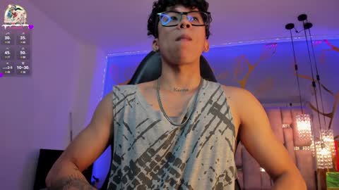 akazaboy online show from December 31, 7:29 pm