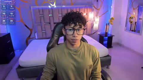 akazaboy online show from February 28, 5:04 am