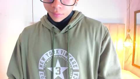 akazaboy online show from November 28, 4:26 am