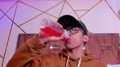 akazaboy online show from April 13, 4:51 am