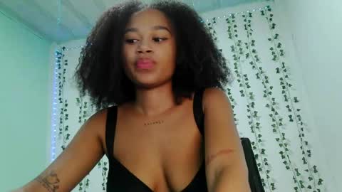 Snapshot of akemy_saunderz chatting on May 24, 2:27 am akemy_saunderz online show from May 24, 2:27 am