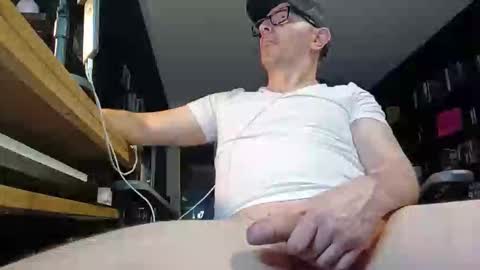 Snapshot of akenathonxxx chatting on May 21, 11:23 pm Akenathon online show from May 21, 11:23 pm