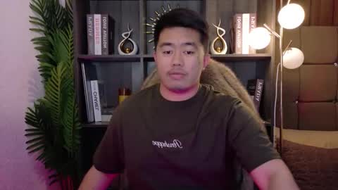 Snapshot of akihiro_morningstar chatting on December 20, 7:21 pm Dave online show from December 20, 7:21 pm