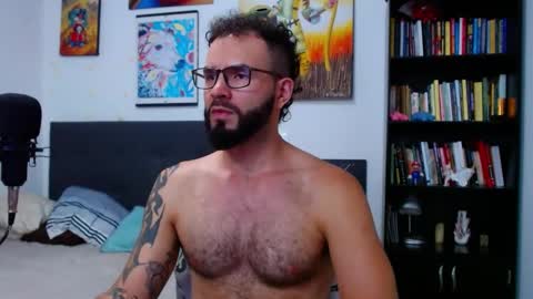 Snapshot of akiles_r chatting on November 17, 11:10 pm akiles online show from November 17, 11:10 pm