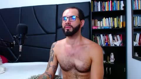 Snapshot of akiles_r chatting on January 8, 11:40 pm akiles online show from January 8, 11:40 pm