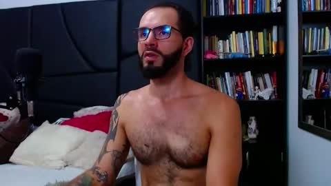 Snapshot of akiles_r chatting on January 16, 11:20 pm akiles online show from January 16, 11:20 pm