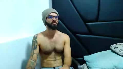 Snapshot of akiles_r chatting on February 9, 11:53 pm akiles online show from February 9, 11:53 pm