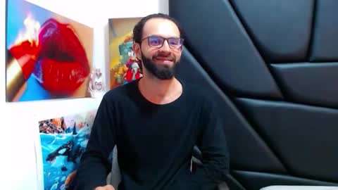 Snapshot of akiles_r chatting on March 5, 12:39 am akiles online show from March 5, 12:39 am