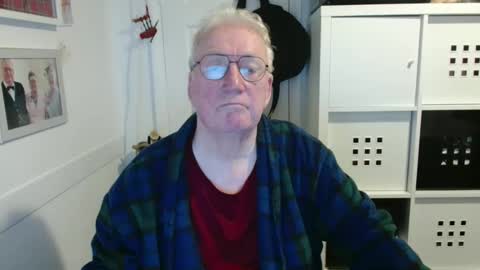 Snapshot of akiltedman42 chatting on May 19, 8:37 pm akiltedman online show from May 19, 8:37 pm