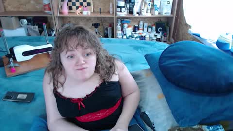 Snapshot of akindmodel chatting on October 8, 7:28 am Natalie online show from October 8, 7:28 am
