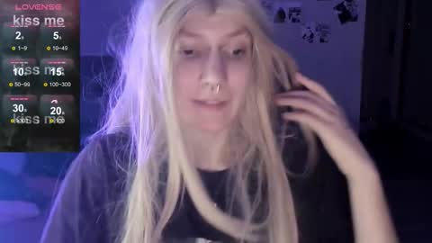 Snapshot of akira_ivyy chatting on September 21, 9:16 pm Akira online show from September 21, 9:16 pm