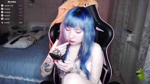 akirahartyx online show from February 8, 4:25 pm