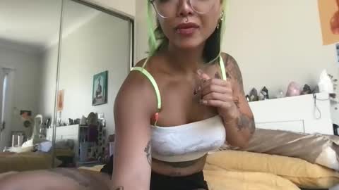 Snapshot of akirazayy chatting on December 1, 10:37 pm Akira Zay online show from December 1, 10:37 pm